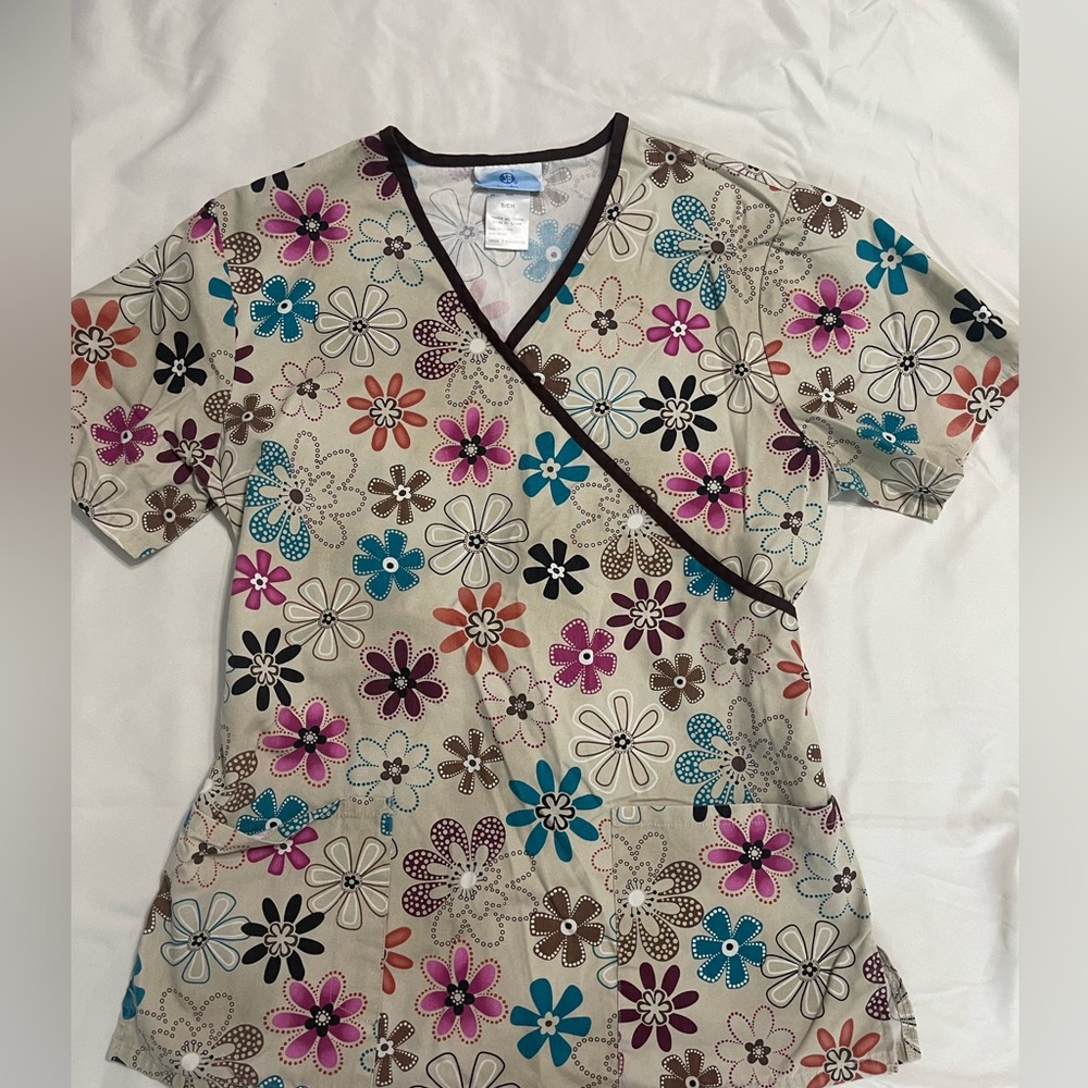 Women’s scrub top